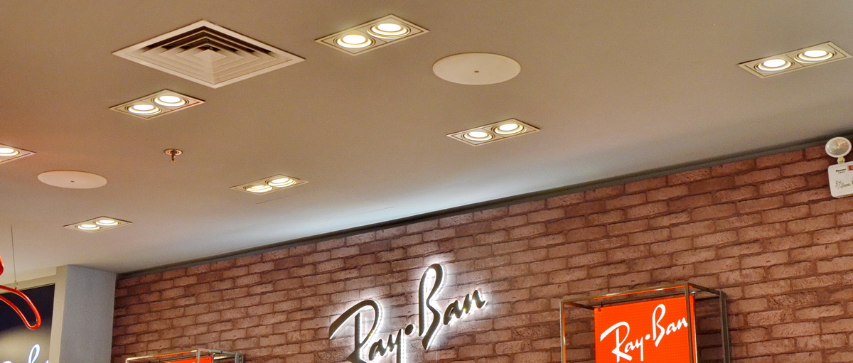 Ray?Ban 宏伊国际广场店——彩乐园 CIS 商用安装系统的经典应用