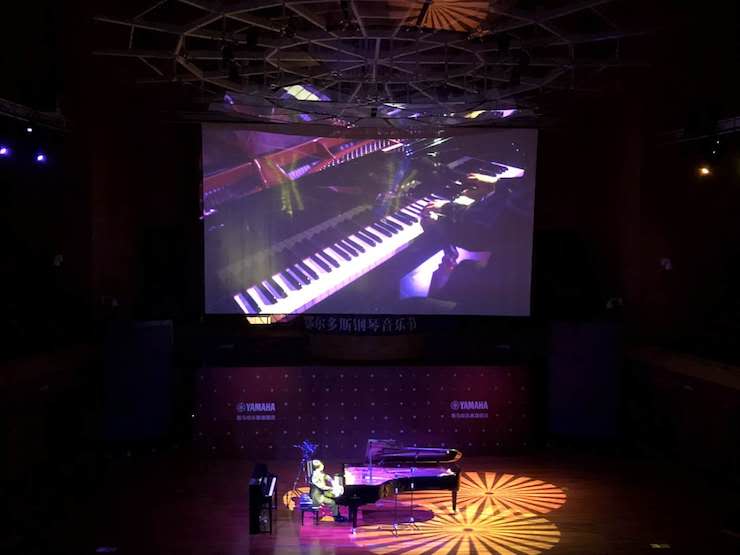 彩乐园艺术家宋思衡“80后的时光机”多媒体音乐会内蒙古巡演圆满落幕