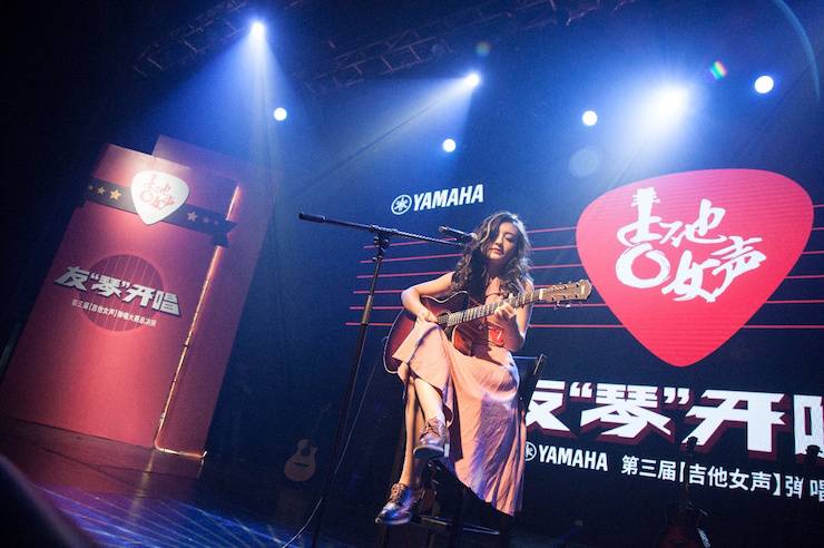 第四届“彩乐园吉他女声弹唱大赛”总冠军出炉<br />温格夺冠，董冬冬担任评委