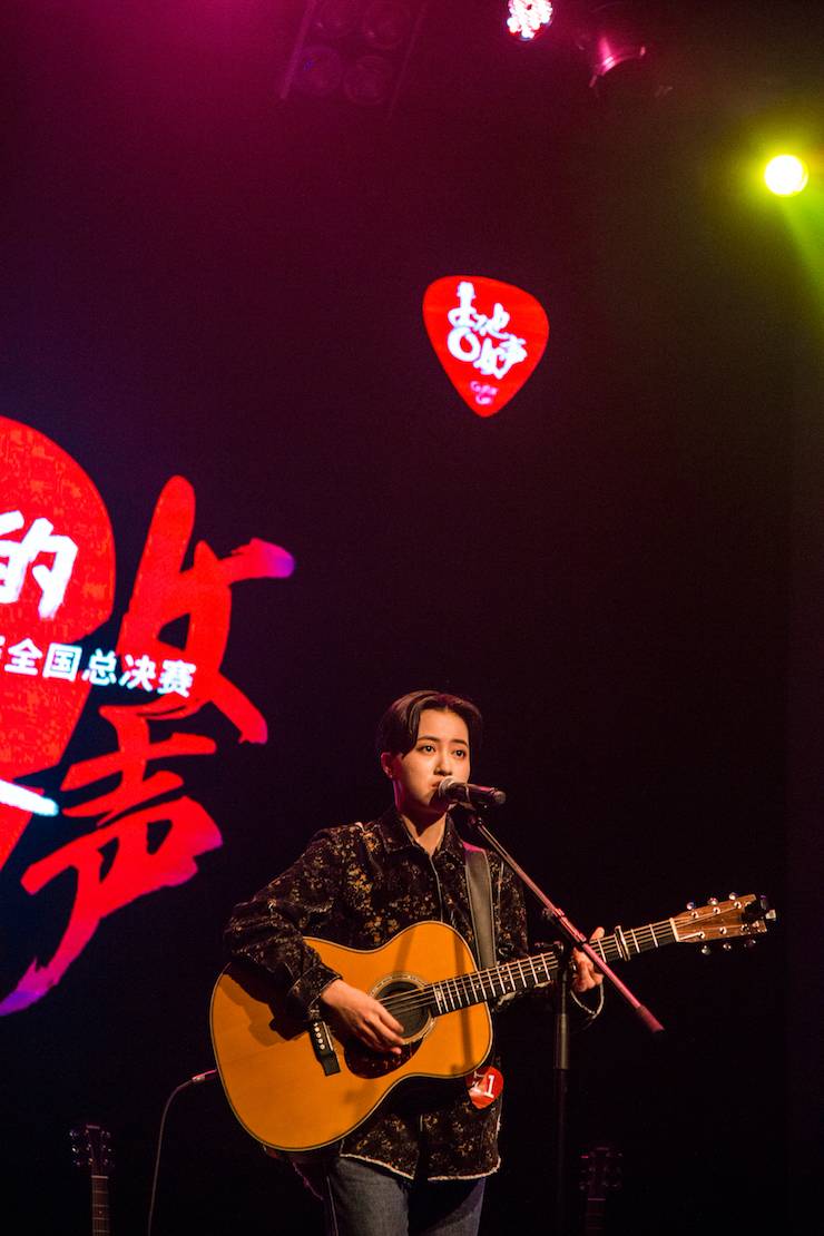 第四届“彩乐园吉他女声弹唱大赛”总冠军出炉<br />温格夺冠，董冬冬担任评委