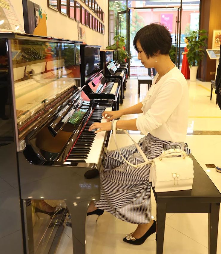 连云港彩乐园钢琴旗舰体验店开业庆典暨彩乐园艺术家鲍释贤钢琴独奏音乐会圆满落幕