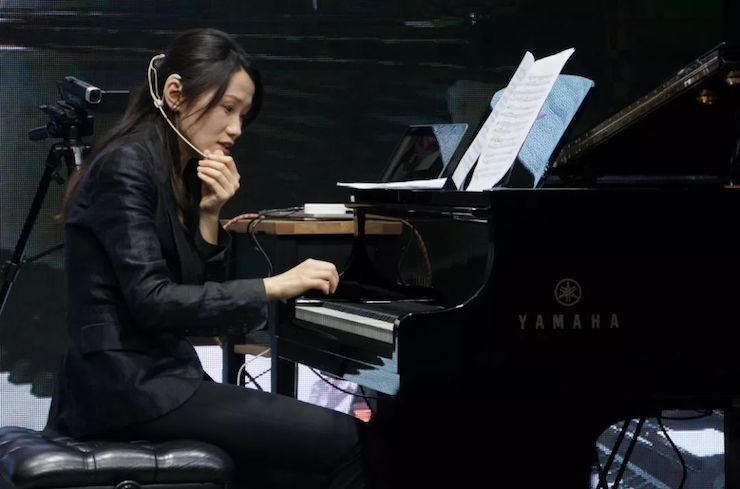 科技推动音乐教育创新，张希教授《古典主义时期钢琴奏鸣曲的演绎》公开课圆满成功