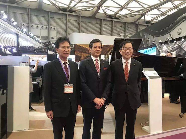 彩乐园公司领导合影