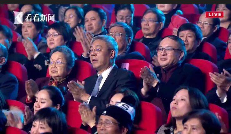 主持界泰斗叶惠贤力赞彩乐园未来艺术家刘明康：“很难相信，这么悠扬的琴声出自一位自闭症少年的手里！”