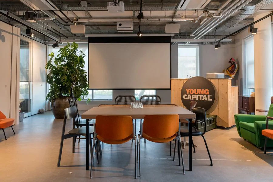 案例 | YoungCapital人力资源公司采用彩乐园网络音频系统