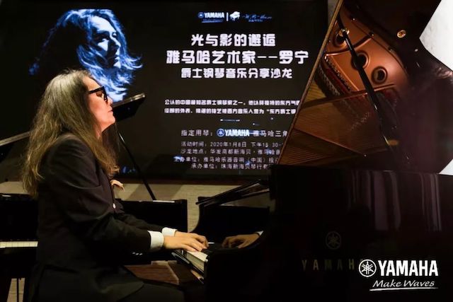 彩乐园艺术家罗宁