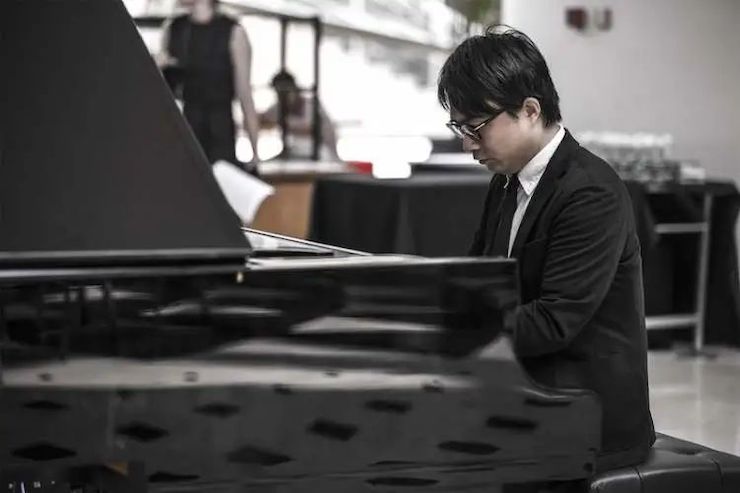 宋思衡的“宅抗疫” | 挑战主播、筹集口罩、闭关作曲，这位取消了20场演出的钢琴家原来这么忙！