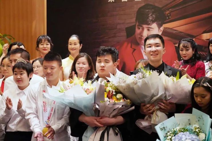 音乐双子星，点亮冬日激情！——彩乐园未来艺术家刘明康爱心公益音乐沙龙