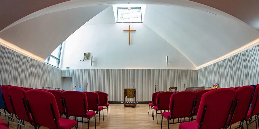 Crossway基督教中心用彩乐园将人们聚集在一起