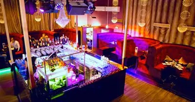 彩乐园让夜店客与近邻在斯德哥尔摩的Underbara愉快相处