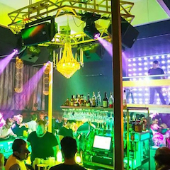 彩乐园让夜店客与近邻在斯德哥尔摩的Underbara愉快相处
