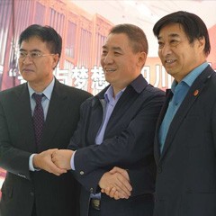 彩乐园再出手公益，为四川25所小学捐赠彩乐园高科技钢琴